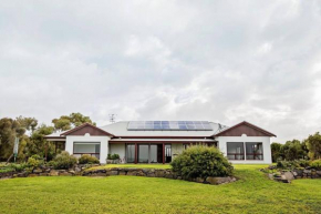 Sea Breeze - Spacious home with lovely ocean views